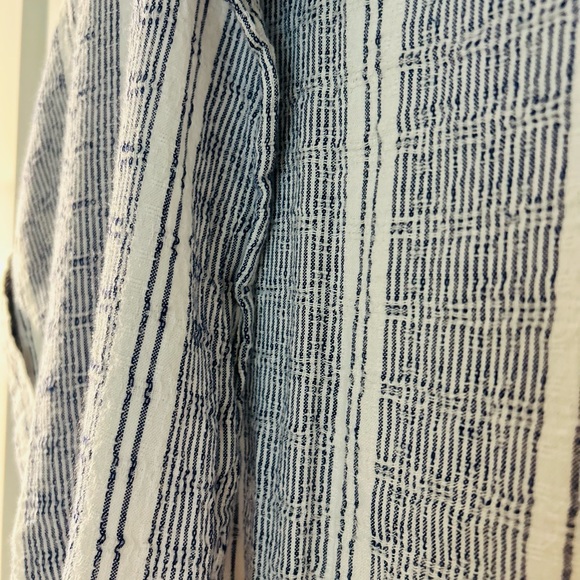 Japna Cropped Button Down (Hand Made in India) (Gently Used) - Picture 4 of 6